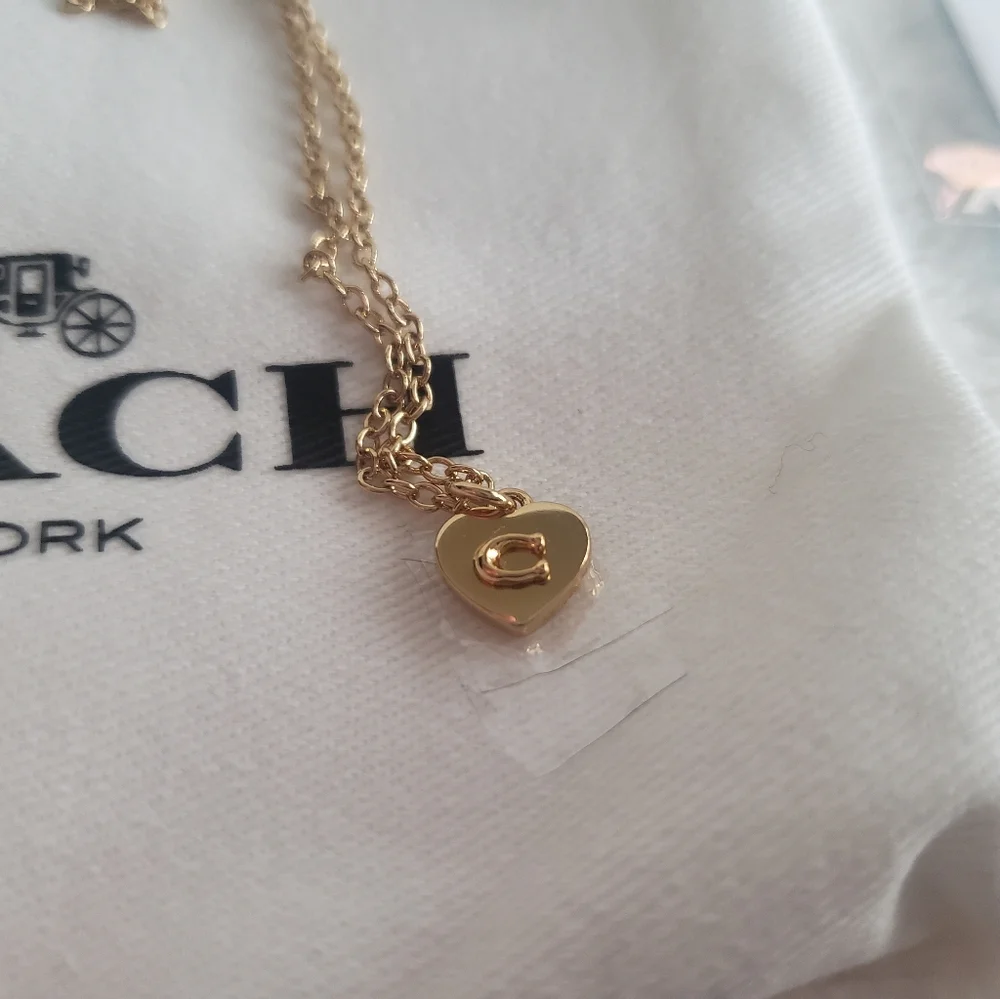 NWT COACH Gold Heart Shape Pendant Necklace - Picture 7 of 8